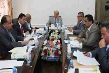 بعد انقطاع الكهرباء عن سيئون والمكلا : الرئيس هادي يجتمع بكبار المسئولين