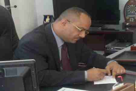 لعدم موافقته على تسليم ميناء عدن لحميد الاحمر وعلي محسن : حمله شرسة ضد باذيب