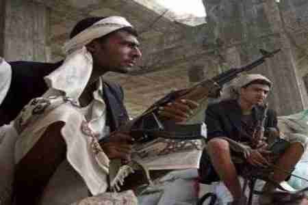 اشتباكات في شمال صنعائ : ومرافقون تابعون لرئيس شورى الاصلاح يقتلون جنديا ويجرحون ثلاثة آخرين