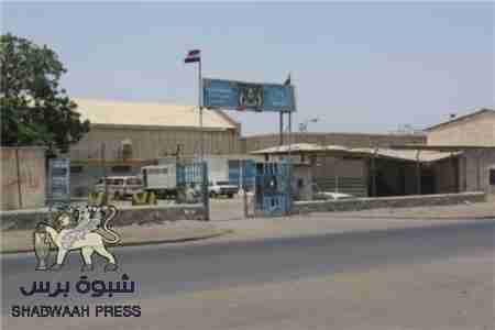 أسرة العوذلي تحمل السقاف مسؤولية ما يتعرض له ابنها المعتقل..