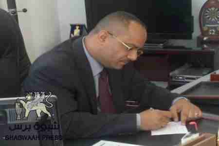 د باذيب: ضباط ومشائخ يقفون وراء الحملة علي لرفضي تسليمهم ميناء عدن