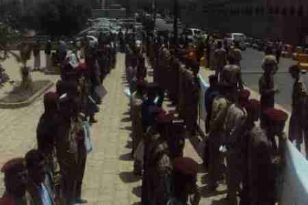 الشرطة العسكرية تفض اعتصاما لعسكريين أمام منزل الرئيس هادي