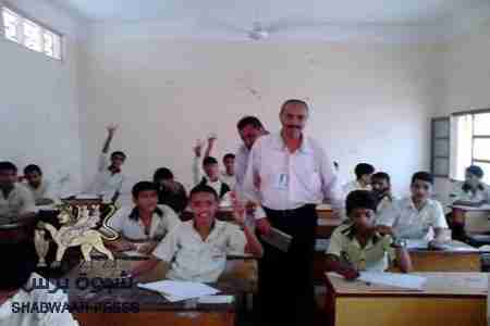 نقابة المعلمين والتربويين الجنوبيين بالعاصمة عدن تزور عددا من المراكز الامتحانية بالمدينة