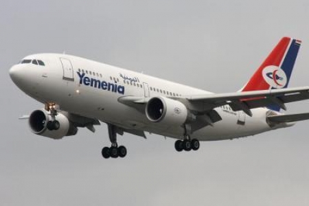 انزلاق طائرة ايرباص يمنية في مطار صنعاء ونجاة 200 راكب