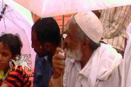 في اجواء ممطرة ثوار يهر يؤدون جمعة التصعيد