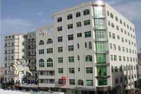 قتال عنيف في شارع بغداد في صنعاء ومقتل ضابط ومسلح من آل الذهب