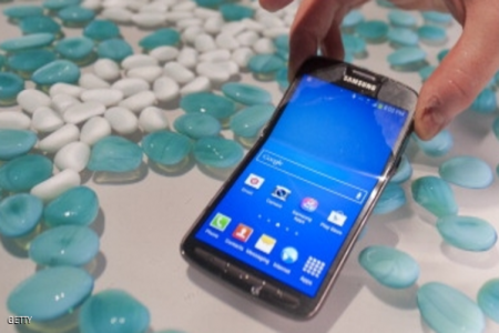 هاتف غالاكسي المقاوم للماء يصل الإمارات