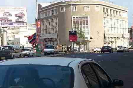 وحيد رشيد يلوذ بالفرار وسط حصار نشطاء الحراك الجنوبي لحفل حكومة الاحتلال بحقات