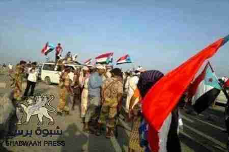 بعد تأخير متعمد واستفزازات .. وصول وفود شبوه وحضرموت والمهرة الى العلم