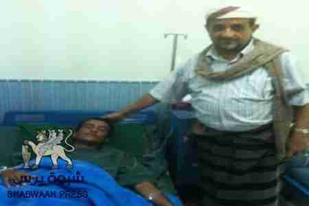 الشيخ صالح بن فريد العولقي وبن مجور يزور جرحى موكب شبوه