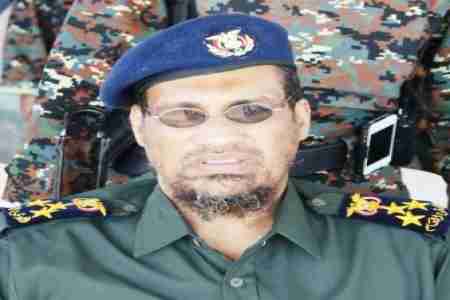 في سابقة أمنية خطيرة : مدير امن حضرموت الساحل يقسم حمى معسكر الشرطة لأراضي سكنية