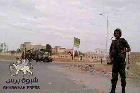 قوة عسكرية مكونة من 13 طقما و3 مصفحات تدخل مدينة الشحر صباح اليوم