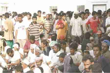 السعودية ترّحل آلاف من العمالة المخالفة وتتحدث عن عمليات تفتيش يومية !!