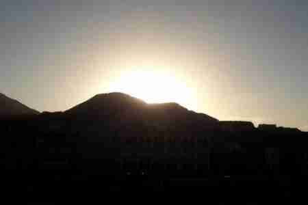 العالم يشهد كسوف نادر للشمس