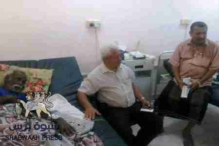 رئيس المجلس الاعلى للثورة السلمية يزور الجريح الخليفي ويقدم عونا عبارة عن خمسة وثلاثين دولار أمريكي