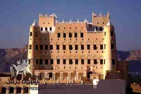 قتيل وأثنا عشر جرحى من جنود الأمن المركزي بسيئون إثر تفجير قنلبة يدوية في المعسكر