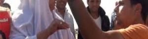 بالفيديو.. إخواني يصفع سيدة «مسنة» على وجهها بالقلم أثناء محاكمة المعزول