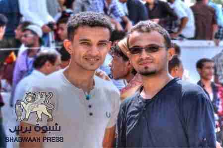 مجموعة من الشباب الإعلاميين على مشارف الانتهاء من انتاج فيلم توثيقي عن معاناة شباب الجنوب