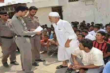 اليمن يطالب السعودية بالسماح بعودة من يرغب من اليمنيين المرحلين خلال الفترة القانونية