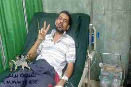 بعد اطلاق سراحه بساعات نقل المعتقل خالد الجنيدي للمستشفى بعدن