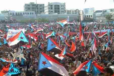 مئات الالاف يحتفلون في عدن بعيد الاستقلال