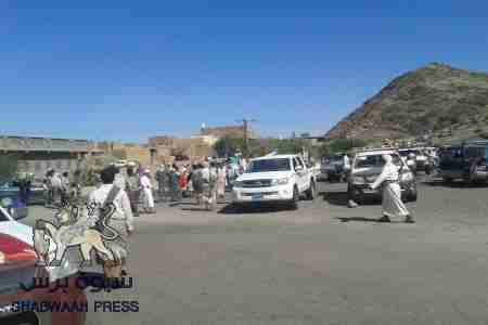 ابناء بيحان يغلقون منفذ شقير الحدودي إحتفالا بالذكرى 46 للاستقلال