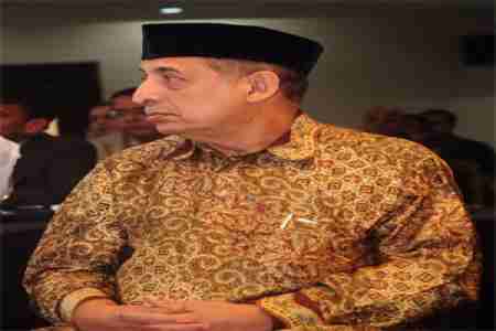 حضارم إندونيسيا يعزون الشيخ عبد الله بقشان في والدته.