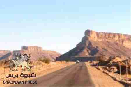 إنفجار شرق شبام يستهدف سيارة تحمل مرتبات جنود اللواء 23 بالعبر