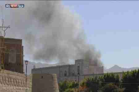 سكاي نيوز: اليمن.. عشرات القتلى بهجوم على وزارة الدفاع