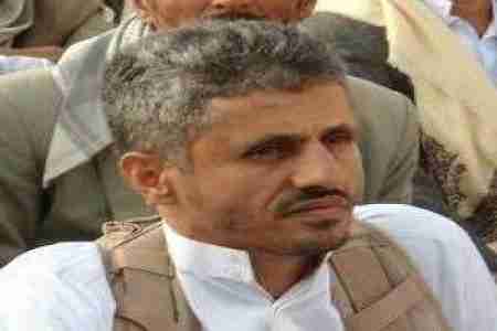 القيادي الإصلاحي المخلافي يسلم نجله للأمن للإشتباه بعلاقته بقتل ضابط في تعز