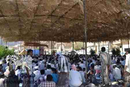 بجمعه مزيدا من التلاحم والصمود المئات يحتشدون وخطيب الجمعه يدعو الى الاستعداد للمرحلة المقادمه