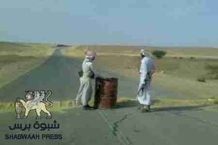 الجوابر ينهبون ثلاث قواطر تتبع مقاول حضرمي بعد تقطعها أربع مرات في منطقة حرو