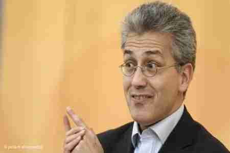 أول هاشمي يمني وزيراً في بلد إوربي