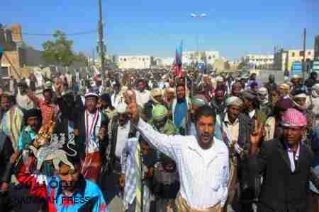 بعد تشييع الشهيد محمد فيصل يوم أمس : شبوه تخرج في مسيرة حاشدة