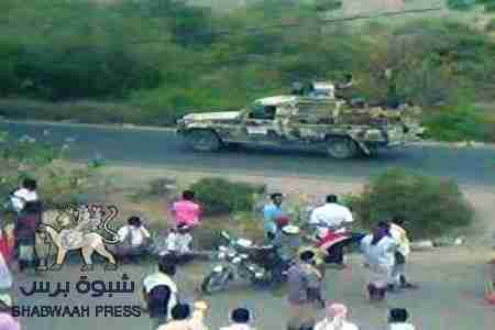 قبائل كرش تحرق بوزة تموين وقود للواء ضبعان واصابة مواطن اصابة خطيرة