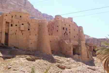 أحد رشايدة القطن يطلق الرصاص الليلة على حراس سوق الخضار بالمدينة