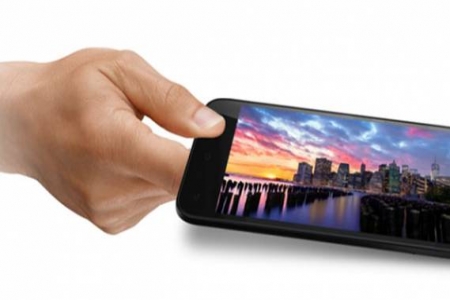 هاتف ذكي يتحول إلى “صاعق كهربائي”