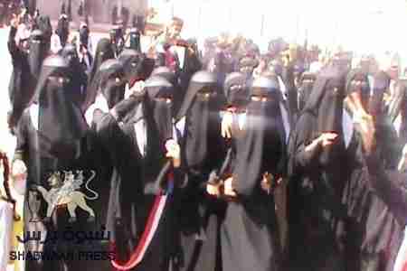 نساء ملاح ردفان يخرجن بمسيرة غاضبة تضامن مع امهات شهداء الضالع واستمرار لرفض مخرجات حوار صنعاء
