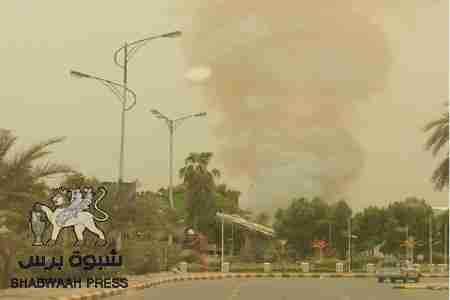 انفجارات في معسكر بدر بالعاصمة عدن  تهز احياء مدينة خور مكسر .