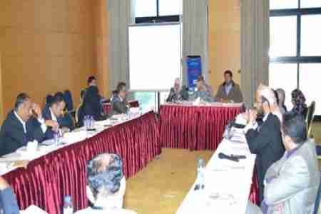 عاجل : لجنة تعديل الضمانات تفوض الرئيس هادي باحداث تغيير في الحكومة