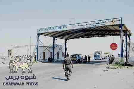 إحتجاز أربعة جنود أمن مركزي يحملون عبوات ناسفة كانوا في طريقهم الى عدن