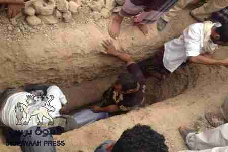 الآلاف يودعون الشهيد الداعري في ردفان وقوات الجيش تضرب موكب التشييع