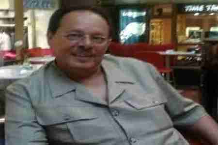 مصدر مقرب من الرئيس &lsquo;&lsquo;علي ناصر&lsquo;&lsquo; يكشف رفضة تولي أي منصب سيادي في اليمن لفتراتٍ مختلفة