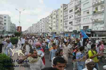 خطباء الساحات الجنوبية يؤكدون على رفض الأقاليم وتقسيم الجنوب