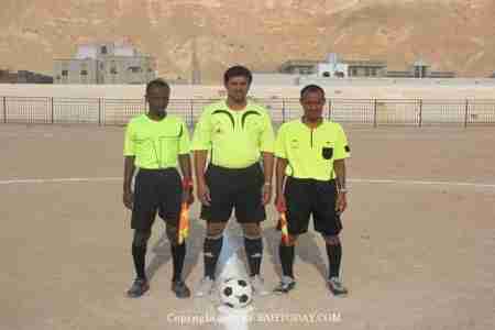 أبناء حضرموت الغاضبون يقتحمون ملعب الشهيد بارادم ويمنعون مباراة مع فريق شمالي