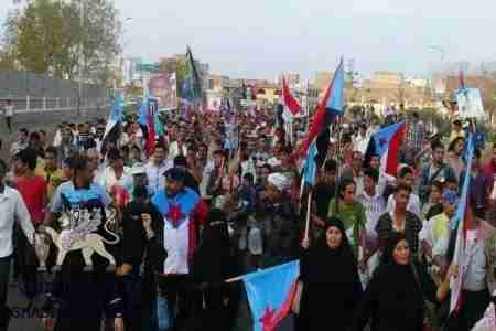 طلاب جامعة عدن يدعون للتظاهر يوم غدا 17 فبراير لرفض الأقاليم