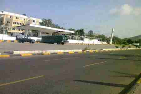 قوات الأمن والجيش اليمنيان يقتحمان ساحة العروض بخورمكسر