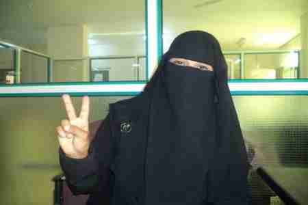 الناشطة أنسام:أسرة الحامد عرضت علي 5 مليون ريال للتنازل وفوضت الفنان عبود خواجه عني