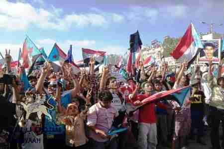 الأمن يطلق الرصاص على موكب ردفان والضالع ويافع في جولة كالتكس وفي ساحة العروض عالمتظاهرين