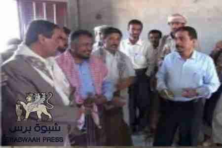 محافظ شبوه باحاج يتخلى عن واجباته ويعمل مقاول صيانة أنابيب نفط